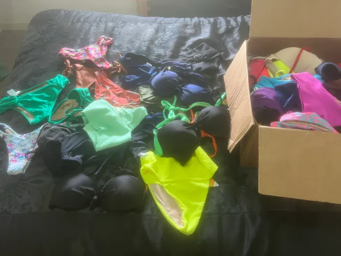 Biquínis e lingerie queima de estoque