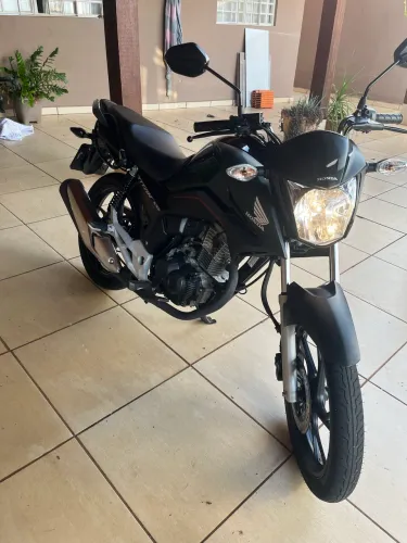 Moto impecável