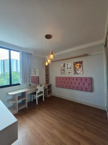 PONTA NEGRA. COND. CLAUDIO SANTORO, ALUGO APTO COM 3 SUITES, SALA PARA 2 AMBIENTES E 3 VAG