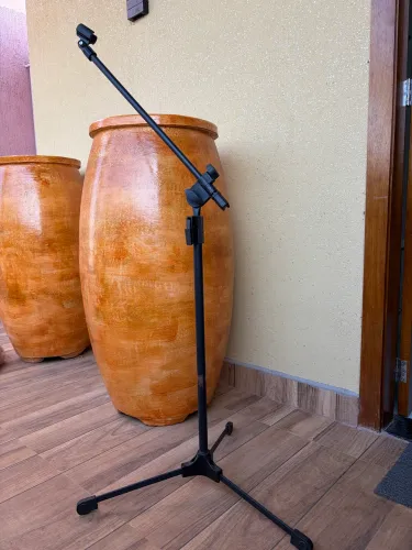 Pedestal tripé para microfone