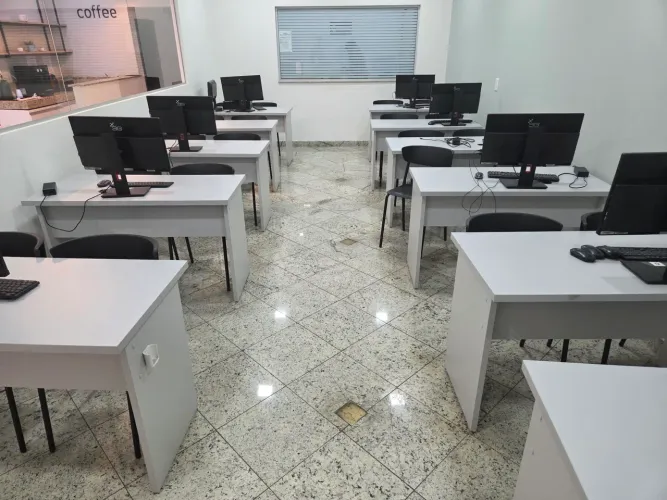 Escrivaninha computador/mesa de trabalho e estudos