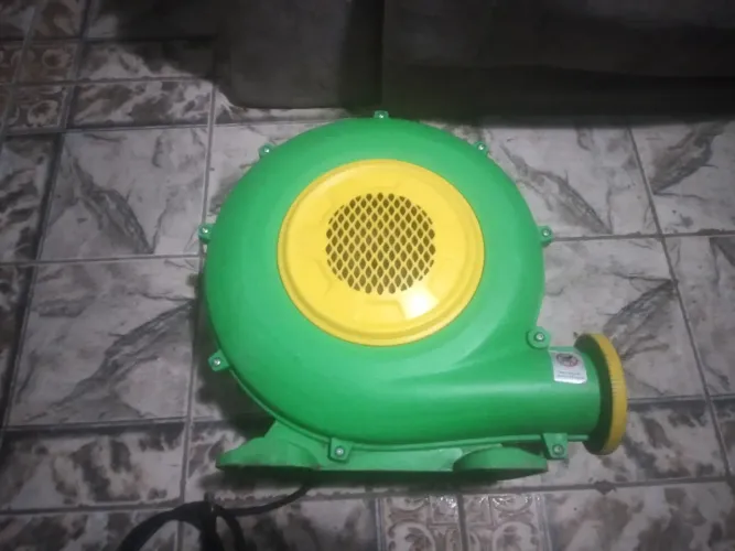 VENDO SOPRADOR DE AR PARA INFLÁVEIS de 750w muita potência  chamar *
