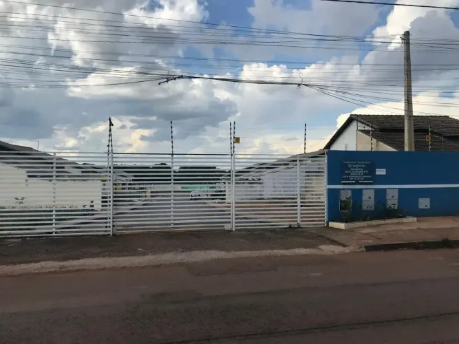 Imóvel para aluguel possui 98 metros quadrados com 3 quartos