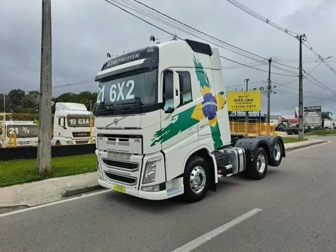 VOLVO FH 460 6X2T 2021 km 541.000 ÚNICO DONO