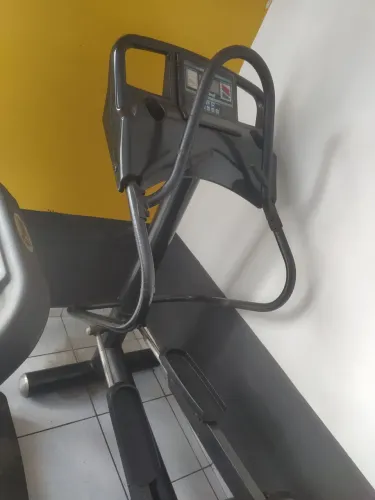 Elíptico Movement Profissional -