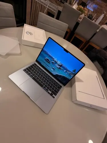 MACBOOK AIR 13-INCH M2