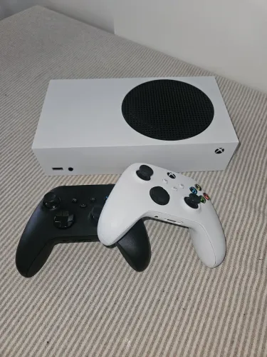 X BOX SERIES S + 2 CONTROLES