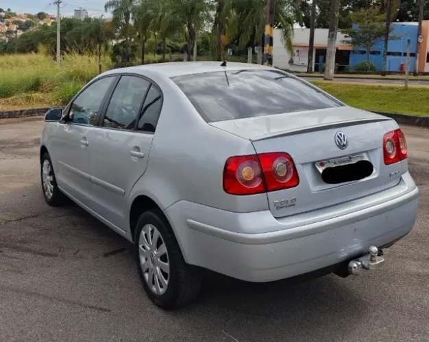 Volkswagen Polo Sedan I Motion 1.6 Total Flex 4P 2010