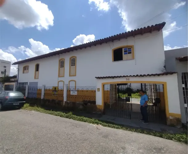 Lotus vende | Casa Comercial Próxima à Av. Almirante Barroso | 350m² | Ideal para Empresas