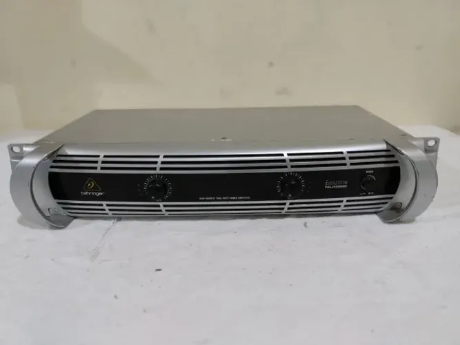 Amplificador Behringer Inuke 1000