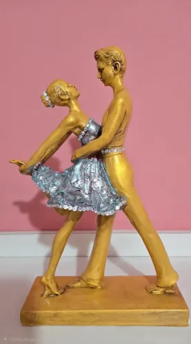 Escultura/Estatueta em Gesso Decorativa Casal Dançando