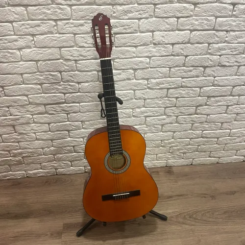 Violão Gianini Nylon acompanha suporte de chão (Pouco usado)