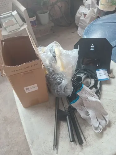 Vendo exatamente maquina de solda 220v, zerada na caixa, acompanha tudo