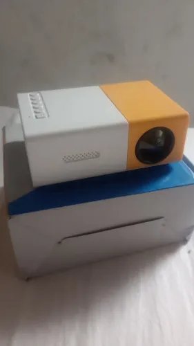 Projetor YG300 para assistir filmes e séries