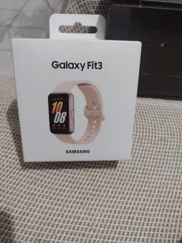 Vendo relógio inteligente Samsung Fit 3 , na garantia e lacrado na cor Rosa