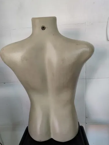 Vendo manequim só busto femenino 