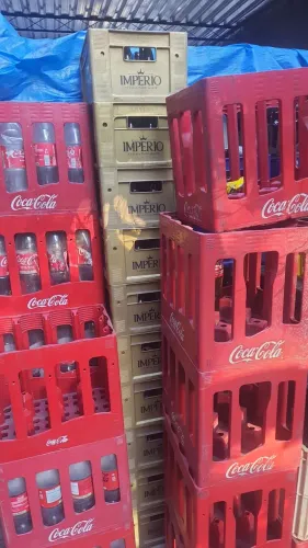 Vendo caixa de cerveja e coca cola retornável