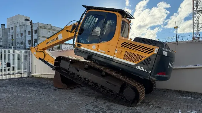Escavadeira Hyundai R180-LC-9 - 2019 - 8.530 Horas - Otimo Estado