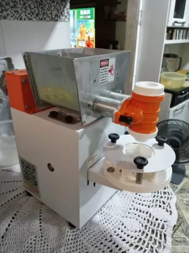 Máquina de modelar salgados