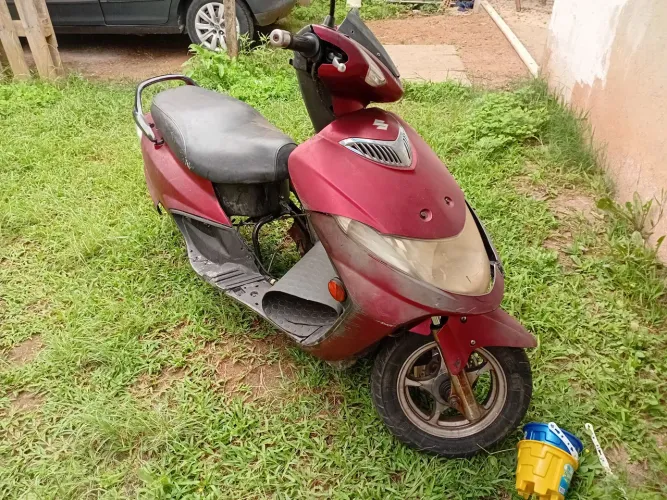 Moto Burgman desmontada
