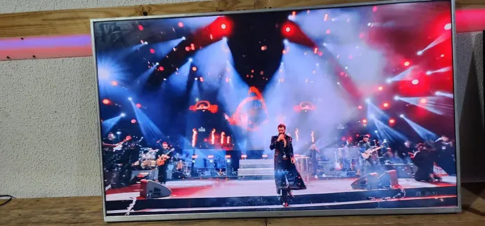 TV 60 polegadas smart 4k com cabo controle todos apss YouTube e Netflix é d mais 