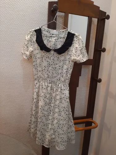 Vestido da marca MINHA MÃE QUE FEZ. Tamanho P. Estampa "óculos".