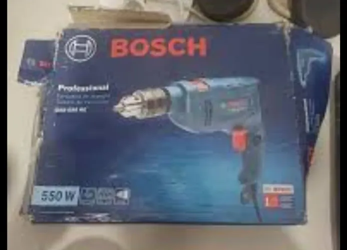 Furadeira Bosh 550w com kit broca e parafusadeira