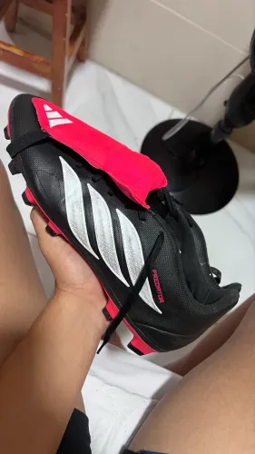 Chuteira adidas