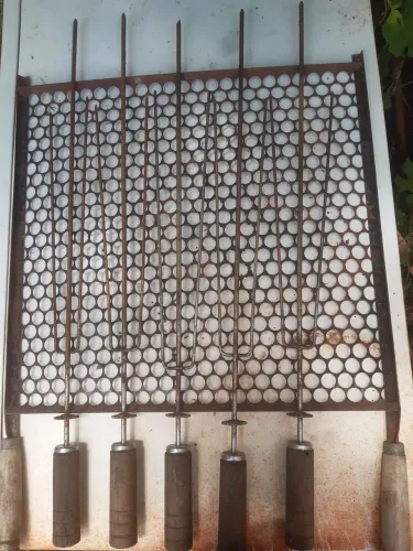 Espeto grill 75cm usado e grelha 50x50 cm RS 130 tudo não entrego retirar vila Planalto 