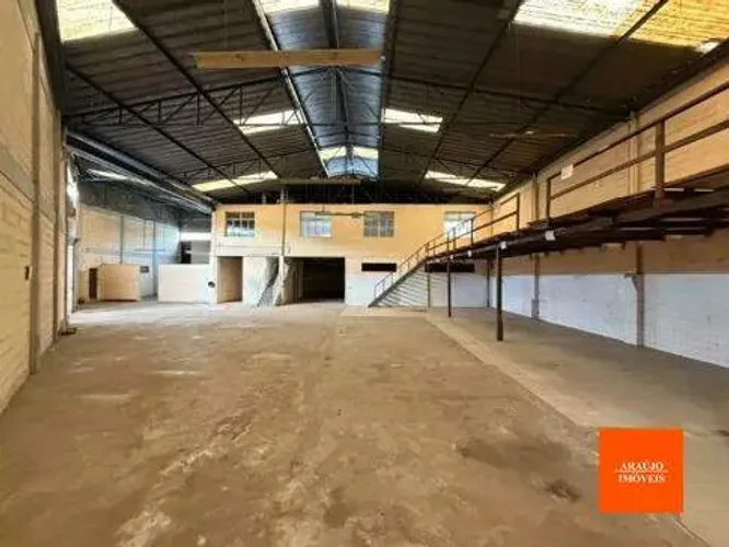 Galpão Comercial de Alto Padrão 1.200 m² | Localização Estratégica e Excelente Infraestru