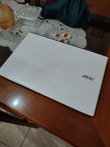 Notebook Acer branco