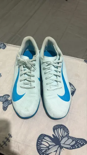 Tênis de futsal 
