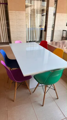 Mesa de 6 lugares. Tampo de vidro