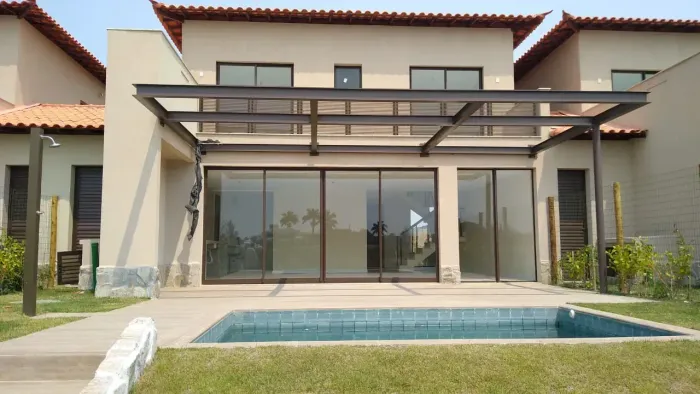 Casa no Aretê Búzios Frente ao Canal com armários medindo  269 m² , 04    suítes ,cozinha,