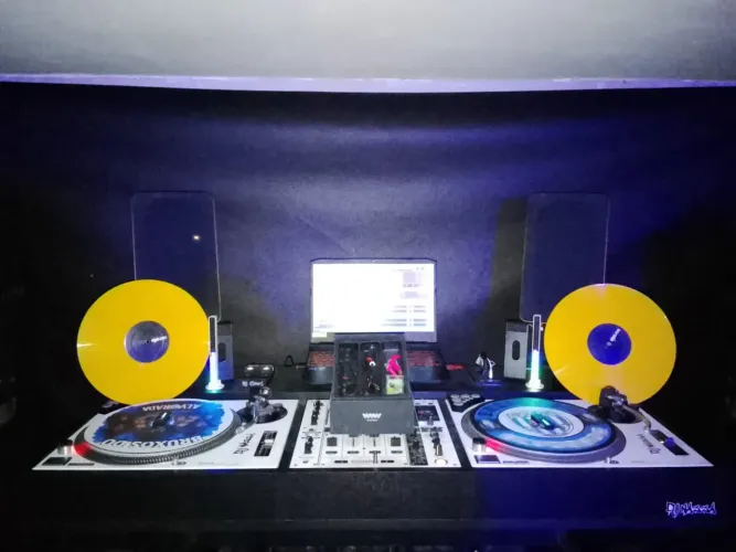 Par de Toca Discos Technics MK2 c/Phase e Mixer DJM700
