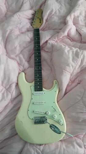 Guitarra memphis bege