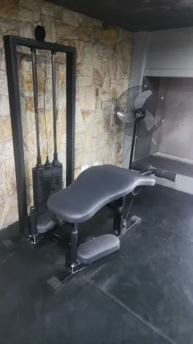 Aparelhos leg 45, leg press horizontal, hack 45, elevação pélvica, flexora deitada