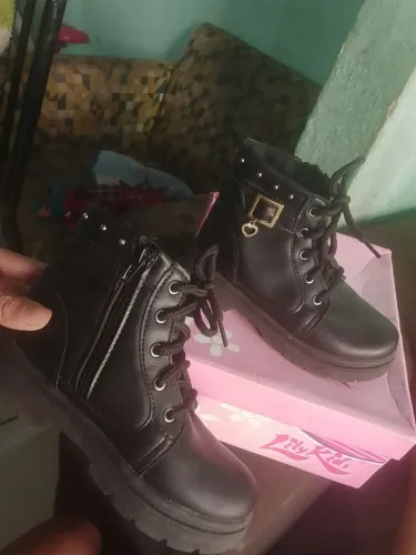 Bota contorno infantil número 27.