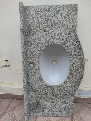 Pia para banheiro de granito com cuba.