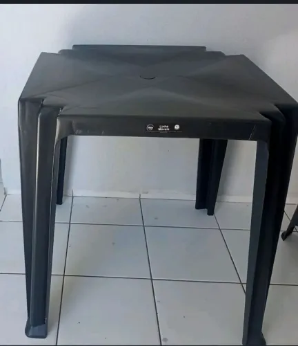 Mesa de plástico preta