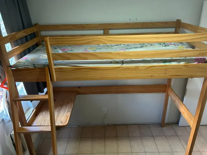 Cama com Escrivaninha Tok&Stok