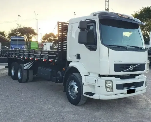 Volvo Vm 330 6x2 - 2013 Carroceria