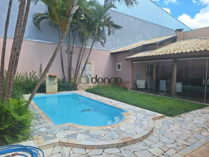 Casa à venda em Uberaba (Estados Unidos)  292 m² úteis, piscina e espaço gourmet