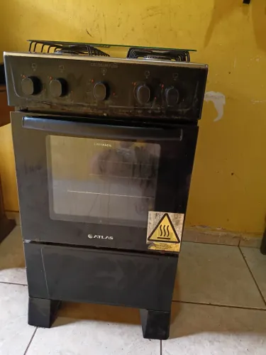 Vende-se furgão de 4 bocas valor : 350
