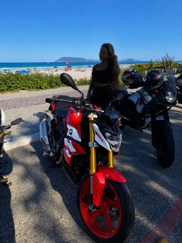 G310 R ano 2023, doc em dia. 1 dona, nada a fazer