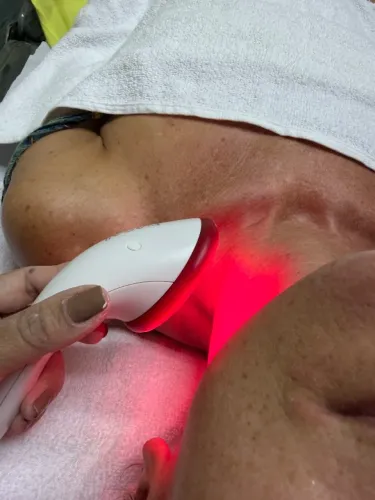 Esteticista  ou Áreas afins 