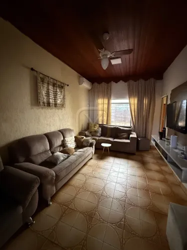 Imperdível! Casa à venda em Cuiabá-MT, bairro Bandeirantes, 05 quartos, 01 suíte, 3 salas,