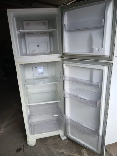 GELADEIRA FRÓESFRE COM GARANTIA E ENTREGAR