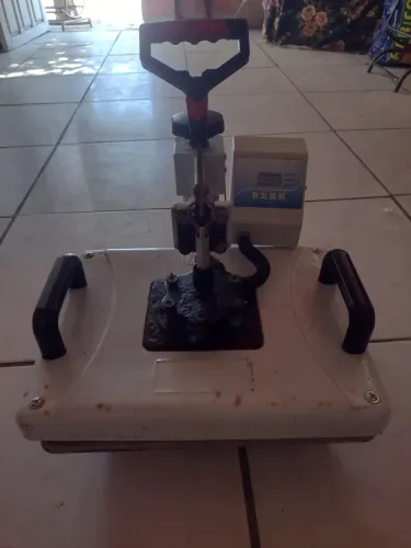 Vendo uma máquina de estampa caneca e camiseta passo.no cartão e parcelo 