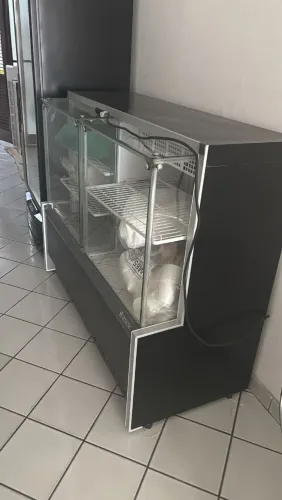 Balcão quente e frio zerado e um freezer expositor gelopar